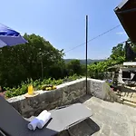 בית נופש Dvor By Interhome *