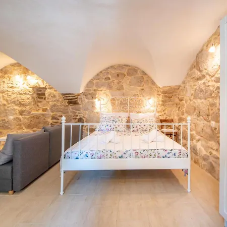 Nyaraló Dvor By Interhome *