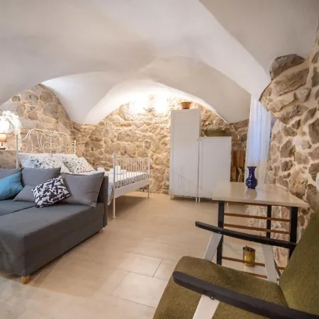 Сasa de vacaciones Dvor By Interhome *
